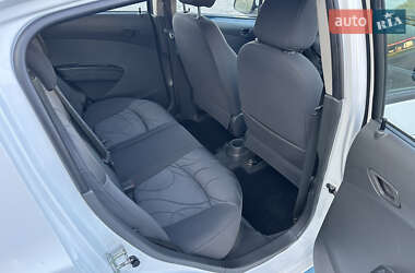 Хэтчбек Chevrolet Spark 2011 в 