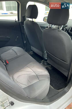 Хэтчбек Chevrolet Spark 2010 в 