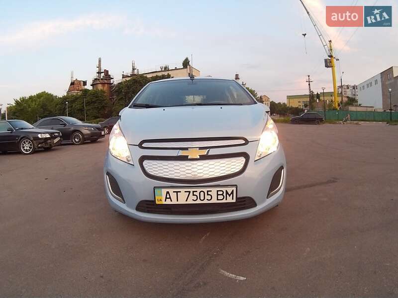 Хэтчбек Chevrolet Spark 2015 в Ивано-Франково