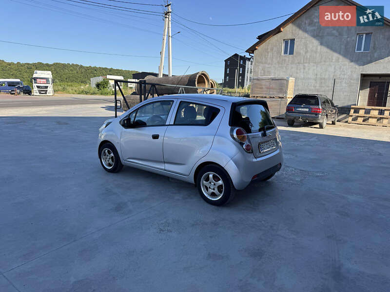 Хэтчбек Chevrolet Spark 2011 в Тернополе