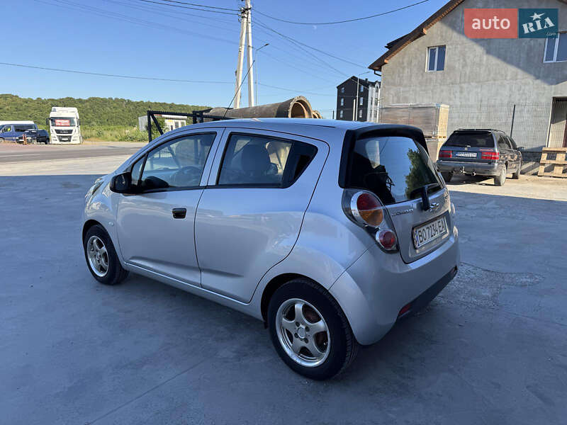Хэтчбек Chevrolet Spark 2011 в Тернополе