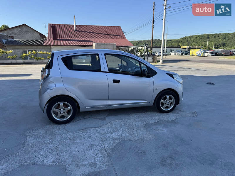 Хэтчбек Chevrolet Spark 2011 в Тернополе