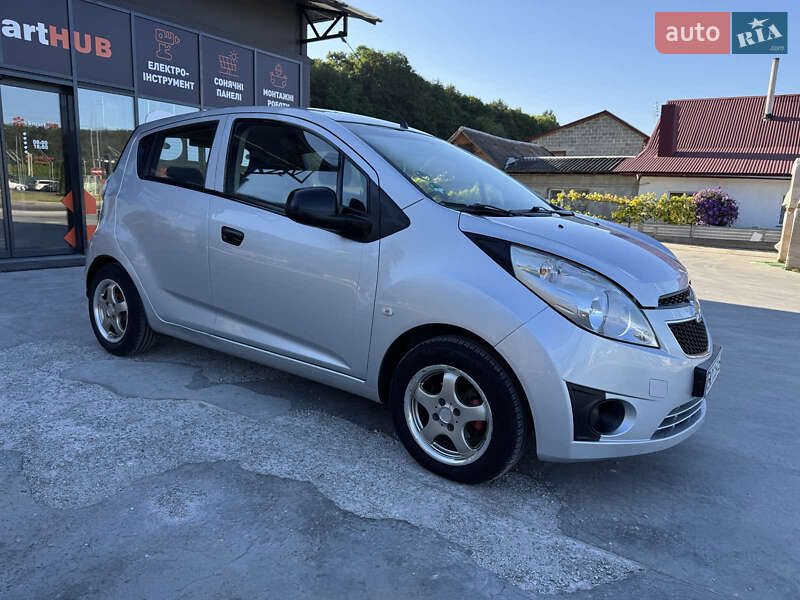Хэтчбек Chevrolet Spark 2011 в Тернополе