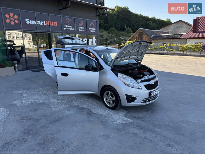 Хэтчбек Chevrolet Spark 2011 в Тернополе