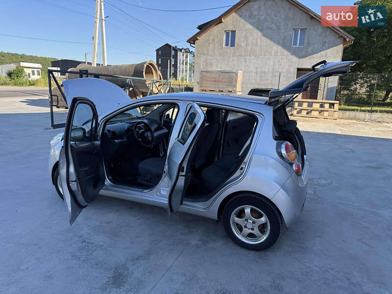 Хэтчбек Chevrolet Spark 2011 в Тернополе