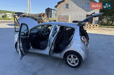 Хэтчбек Chevrolet Spark 2011 в 