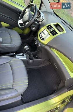 Хэтчбек Chevrolet Spark 2013 в 