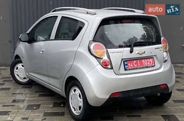 Хетчбек Chevrolet Spark 2011 в 