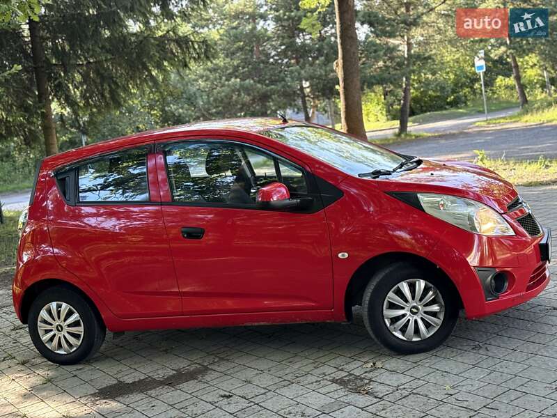 Хэтчбек Chevrolet Spark 2011 в Львове
