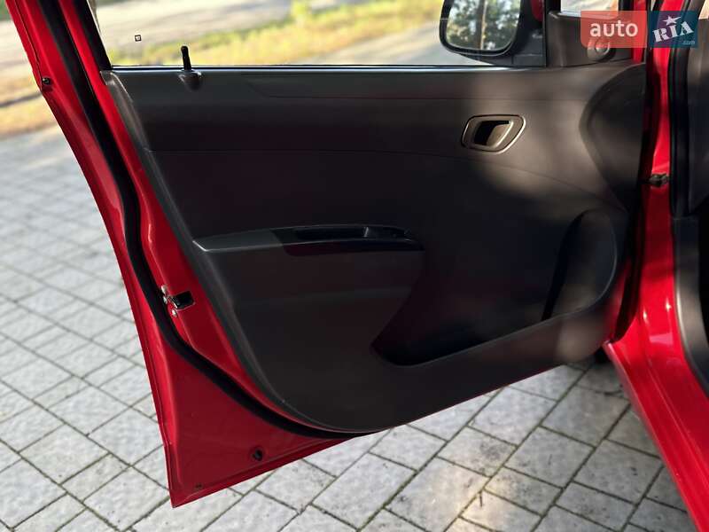 Хэтчбек Chevrolet Spark 2011 в Львове
