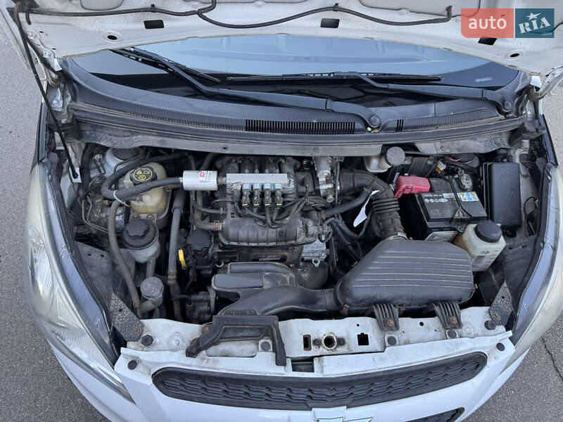 Хетчбек Chevrolet Spark 2014 в Києві