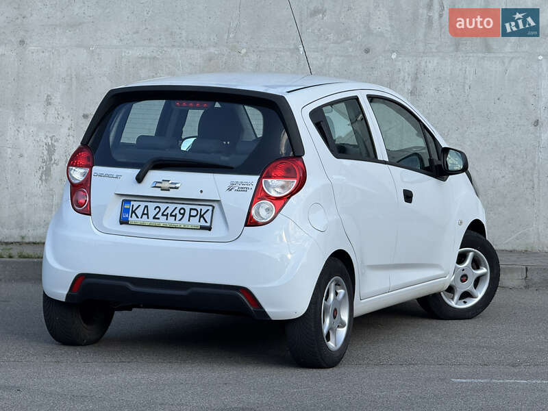 Хэтчбек Chevrolet Spark 2014 в Киеве
