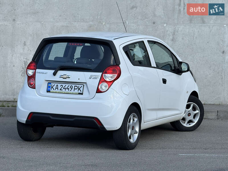 Хэтчбек Chevrolet Spark 2014 в Киеве