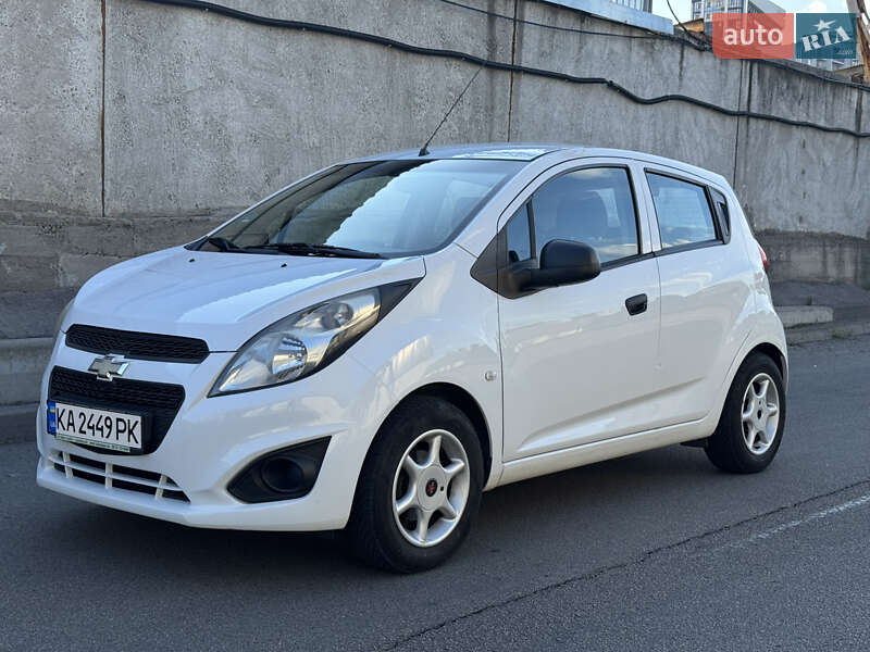 Хэтчбек Chevrolet Spark 2014 в Киеве