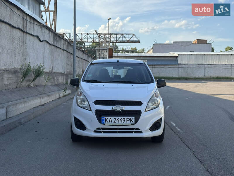 Хэтчбек Chevrolet Spark 2014 в Киеве