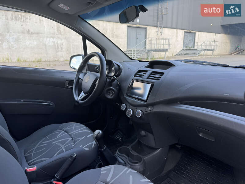 Хэтчбек Chevrolet Spark 2014 в Киеве