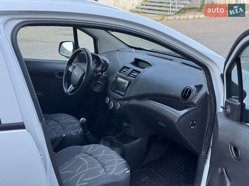 Хэтчбек Chevrolet Spark 2014 в Киеве