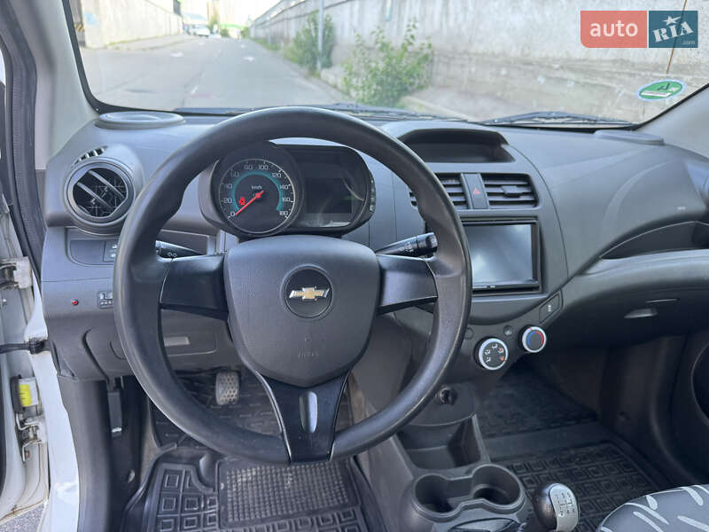 Хэтчбек Chevrolet Spark 2014 в Киеве