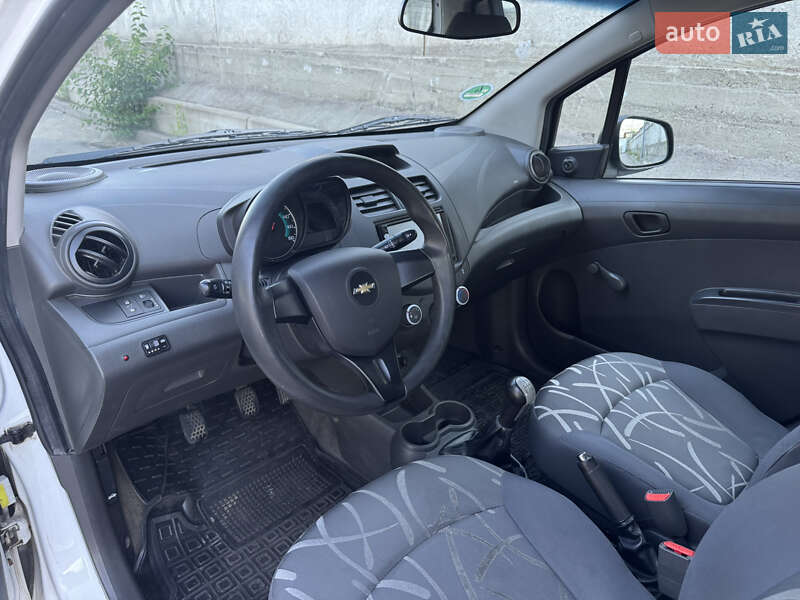 Хэтчбек Chevrolet Spark 2014 в Киеве