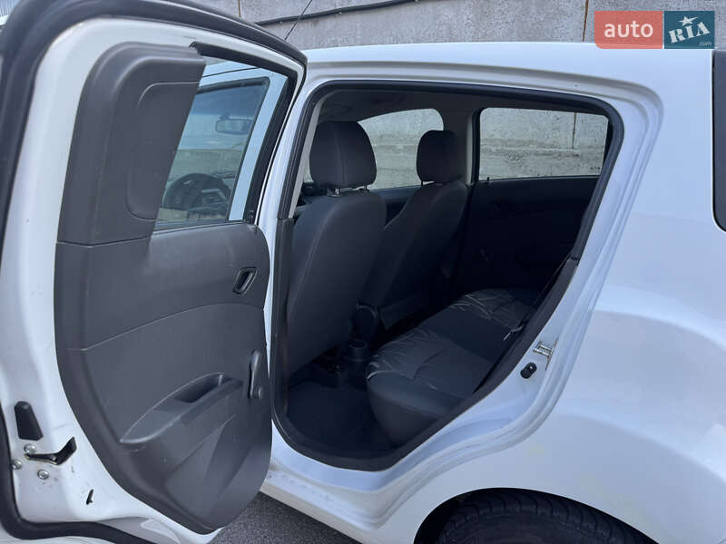 Хэтчбек Chevrolet Spark 2014 в Киеве