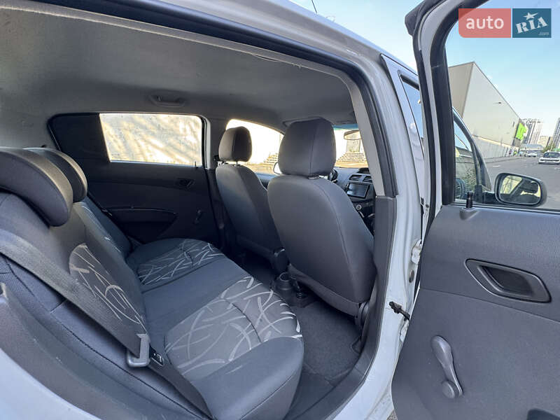 Хэтчбек Chevrolet Spark 2014 в Киеве