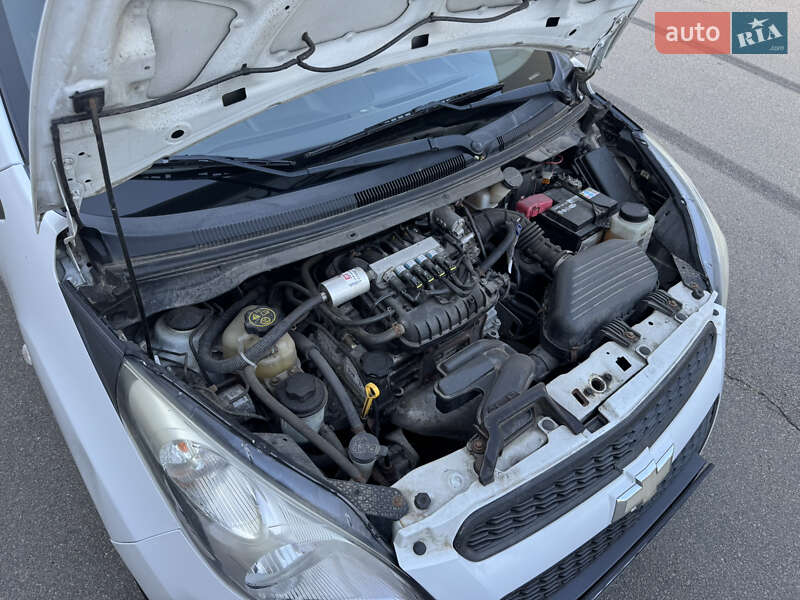 Хэтчбек Chevrolet Spark 2014 в Киеве