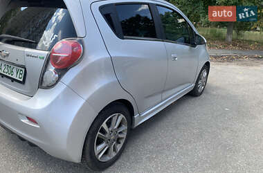Хэтчбек Chevrolet Spark 2014 в Киеве