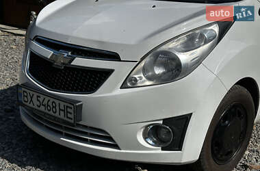 Хэтчбек Chevrolet Spark 2010 в 