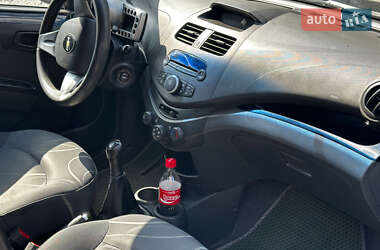 Хэтчбек Chevrolet Spark 2010 в 