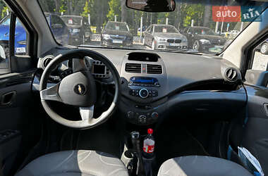 Хэтчбек Chevrolet Spark 2010 в 