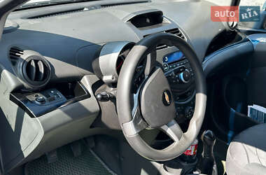 Хэтчбек Chevrolet Spark 2010 в 