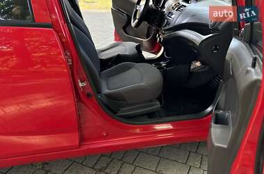 Хэтчбек Chevrolet Spark 2011 в 