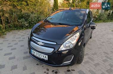 Хэтчбек Chevrolet Spark 2015 в 