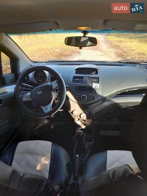 Хетчбек Chevrolet Spark 2010 в Рокитному