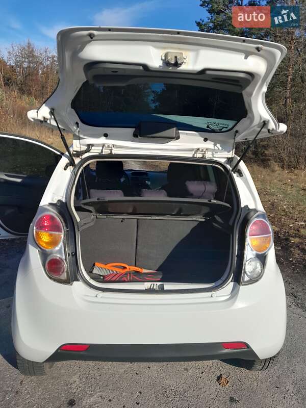 Хетчбек Chevrolet Spark 2010 в Рокитному