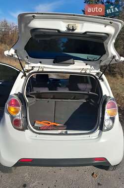 Хэтчбек Chevrolet Spark 2010 в 