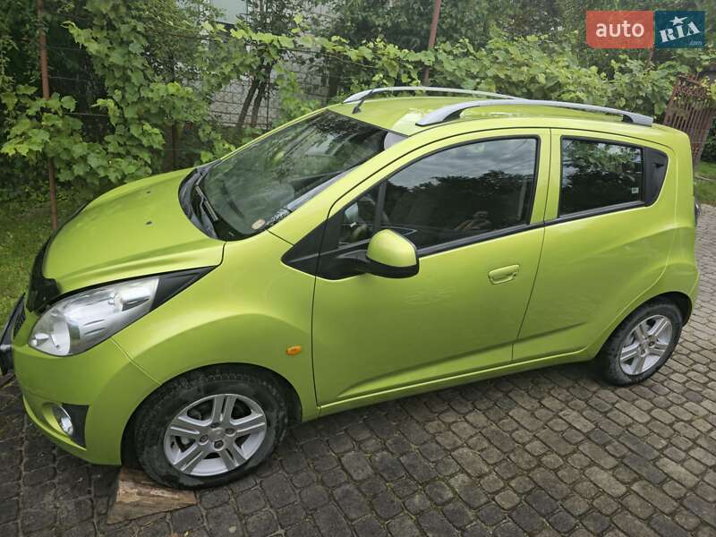 Хэтчбек Chevrolet Spark 2011 в Львове