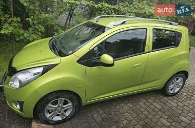 Хэтчбек Chevrolet Spark 2011 в 