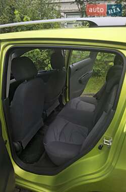 Хэтчбек Chevrolet Spark 2011 в 