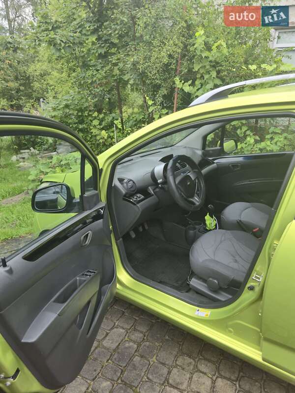 Хэтчбек Chevrolet Spark 2011 в Львове