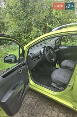 Хэтчбек Chevrolet Spark 2011 в 