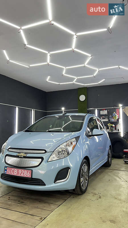 Хэтчбек Chevrolet Spark 2016 в 