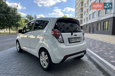 Хэтчбек Chevrolet Spark 2012 в 