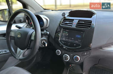 Хэтчбек Chevrolet Spark 2012 в 