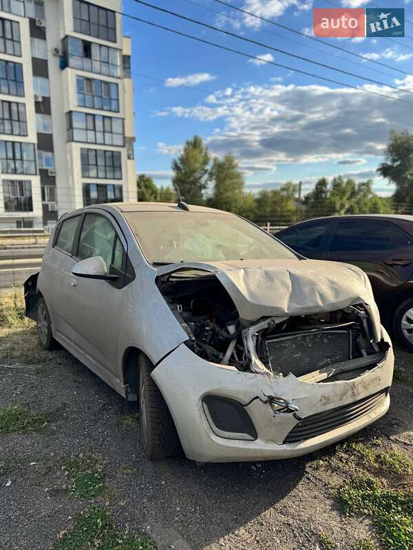 Хэтчбек Chevrolet Spark 2015 в Киеве