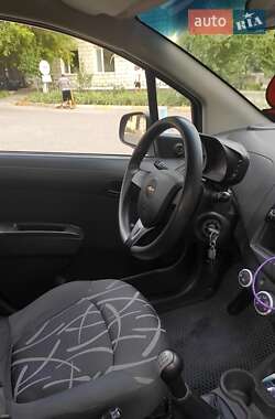Хэтчбек Chevrolet Spark 2014 в 