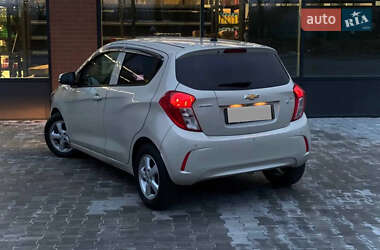Хэтчбек Chevrolet Spark 2015 в 