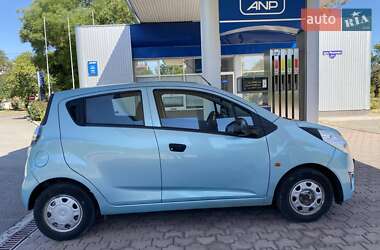 Хэтчбек Chevrolet Spark 2010 в 