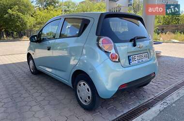 Хэтчбек Chevrolet Spark 2010 в 
