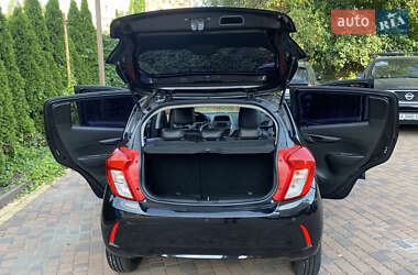 Хэтчбек Chevrolet Spark 2017 в 